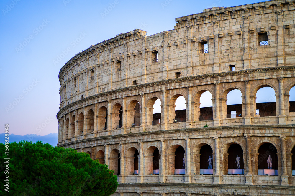 Obraz premium Colosseo at the evening light in Rome
