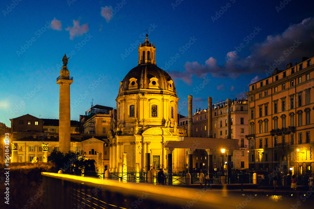 Fototapeta premium Night in the streets of Rome, Italy