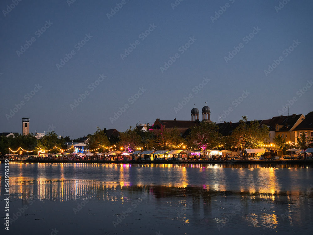 Fototapeta premium night view of a City Party 