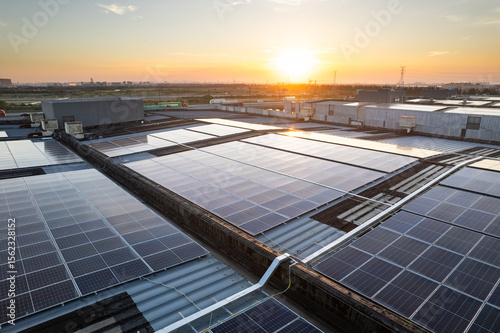 Fotografía aerial view solar power station on rooftop