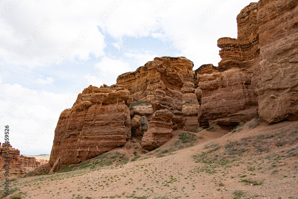 Fototapeta premium This photo shows the majestic rock formations of Charyn Canyon