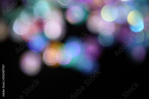 カラフルな丸ボケ　黒背景