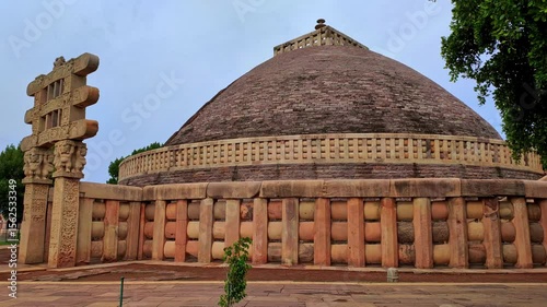 sanchi stupa | ancient sanchi stupa in madhya pradesh, india | symbol of buddist architecture | unesco world heritage site
