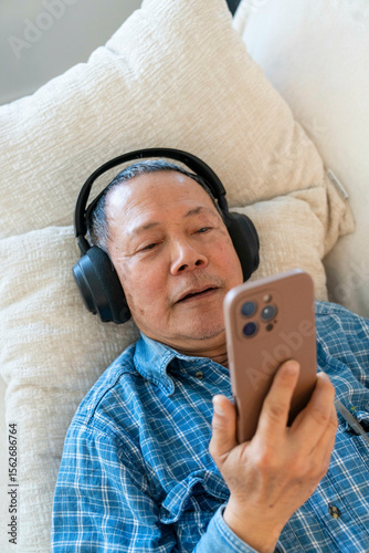 watching video on cellphone