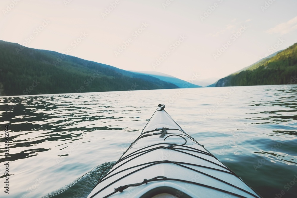 Naklejka premium Cropped boat sailing on lake