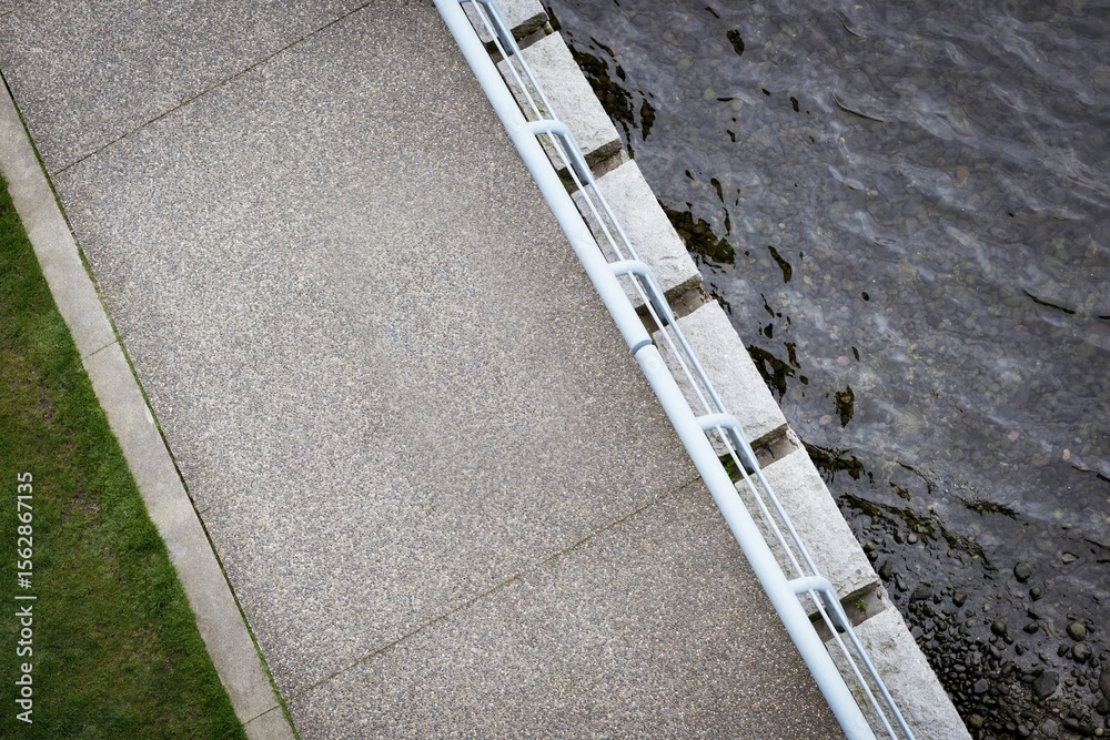 Obraz premium High angle view of empty footpath by lake