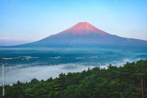 忍野村から富士山と雲海