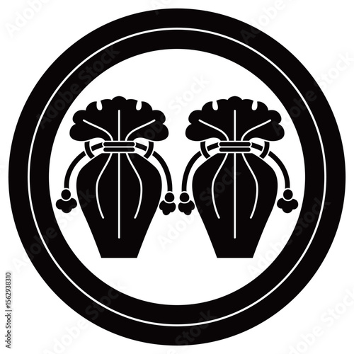 家紋です二重輪に並び。瓶子と言います。