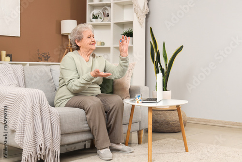 Senior woman with pills sit...