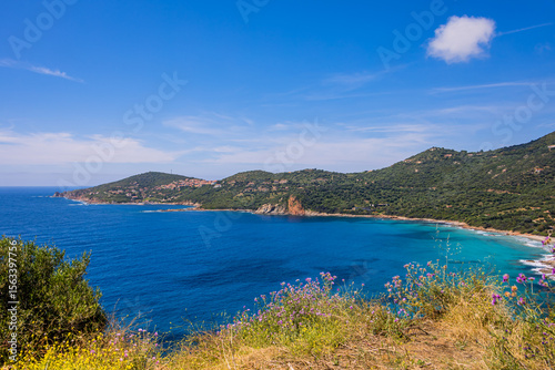 Vue sur la côte depuis les hauteurs de Cargèse en Corse du Sud en France