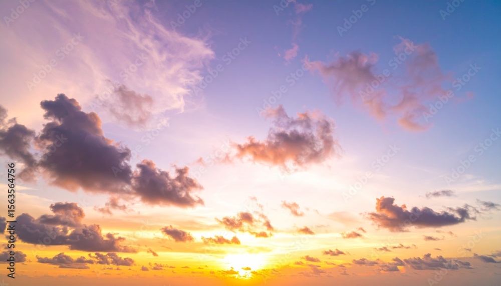 Fototapeta premium Peaceful Evening Sky at Sunset