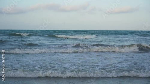 Meer mit Wellen