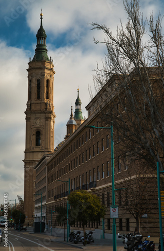 Cuadro en lienzo The imposing towers of the Cathedral-Basilica of Our Lady of the Pillar in Zaragoza, Spain, photographed from Paseo de Echegaray y Caballero