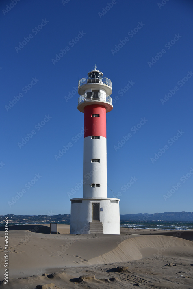Fototapeta premium Punta y Faro del Fangar en el Delta del Ebro 