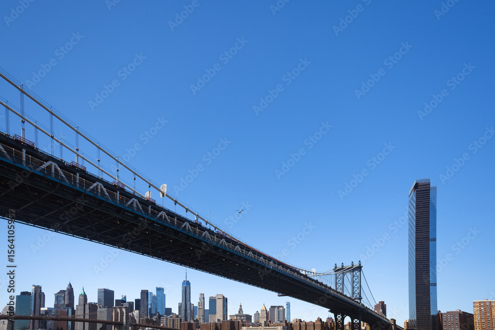 Fototapeta premium Scenic View of Manhattan Bridge Against City Skyline