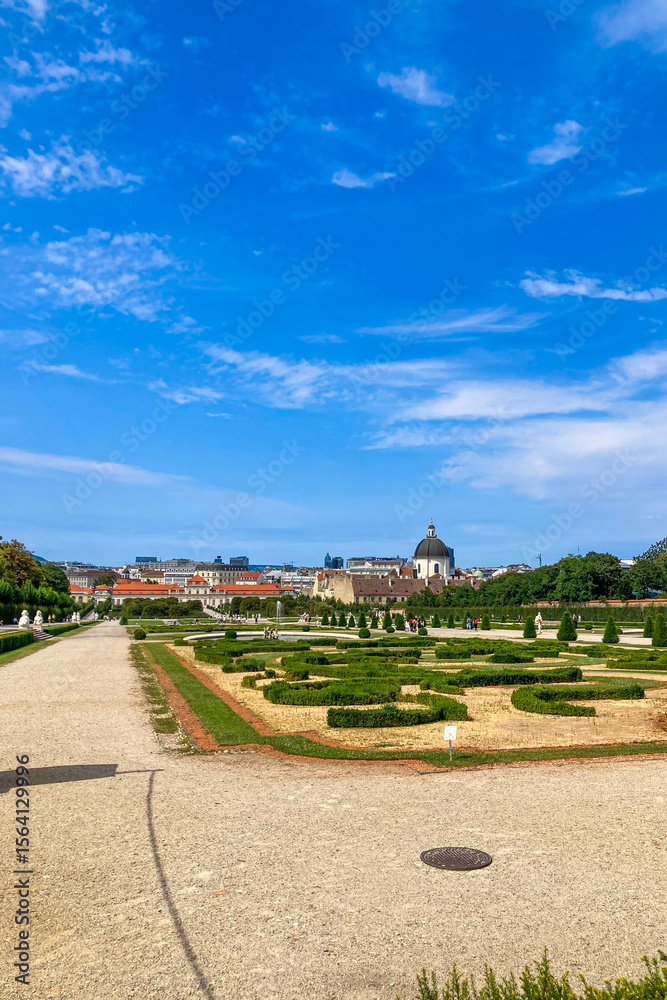 Fototapeta premium Belvedere Palace and garden in Vienna, Austria