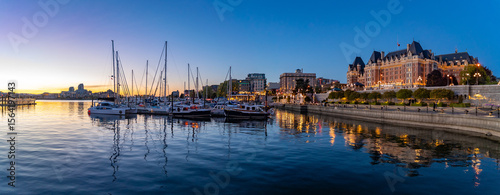 Fotografie Panorama of Fairmont Empress Hotel and Inner Harbour at evening in Victoria, Can