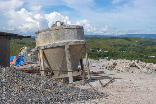Concrete bucket, for taking concrete from a concrete truck