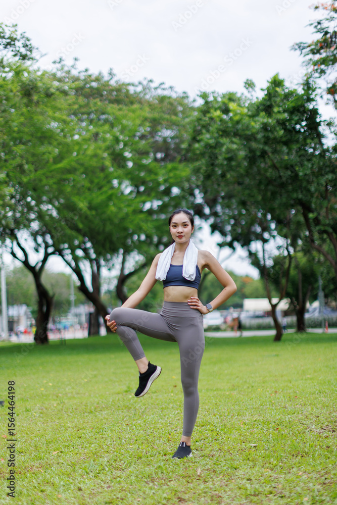 Young asian female exercise in park in morning, Happy and smiled woman workout and relax before fitness training, warm up concept
Young asian female exercise in park in morning, Happy and smiled woman workout and relax before fitness training, warm up concept