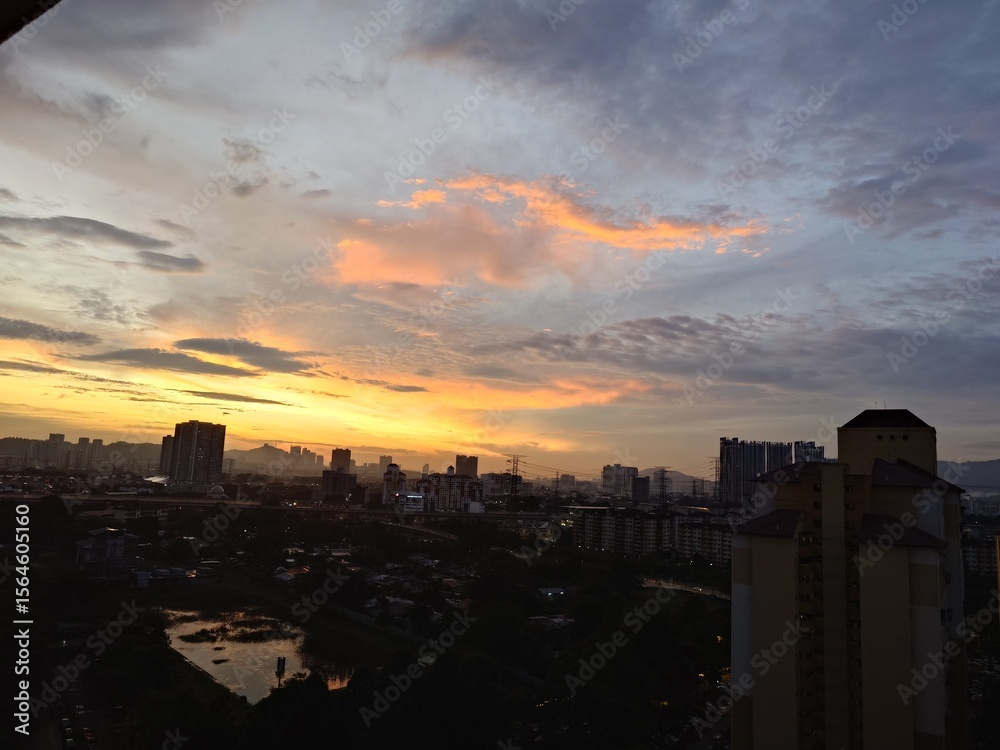 Fototapeta premium sunset over the city