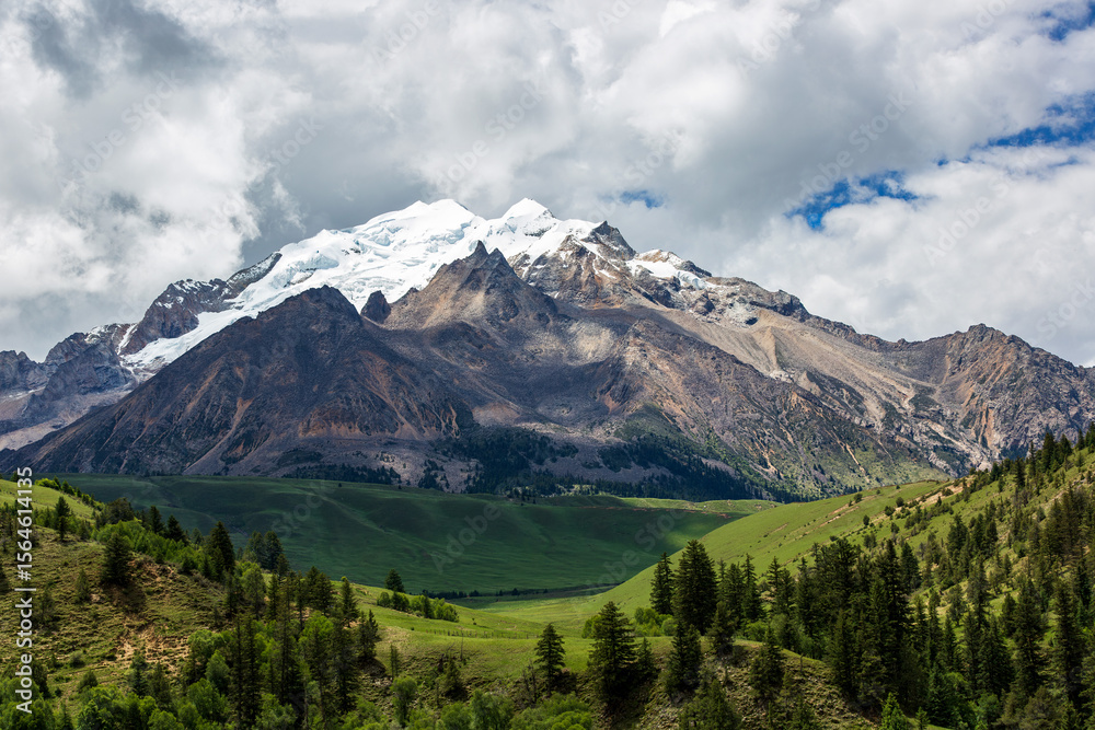 Fototapeta premium mountain landscape with blue sky and clouds
