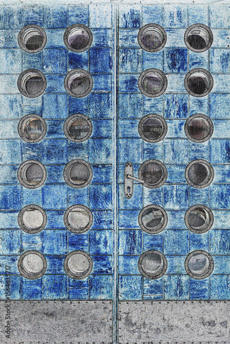 OLD STYLISH DOOR - An architectural element in the modernist style in Gdynia