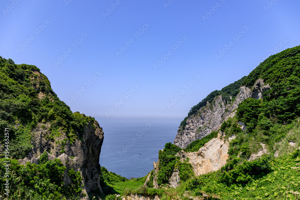 Fototapeta premium 北海道室蘭市、銀屏風から眺めた噴火湾【6月】