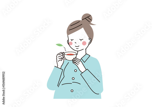 ハーブティーを飲んでリラックスしている妊婦さん