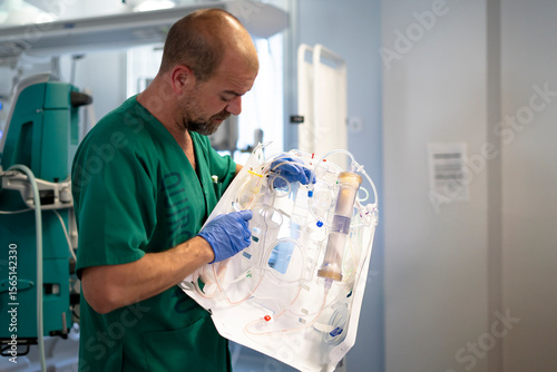 Schilderij op canvas Doctor preparing extracorporeal membrane oxygenation in hospital operating room