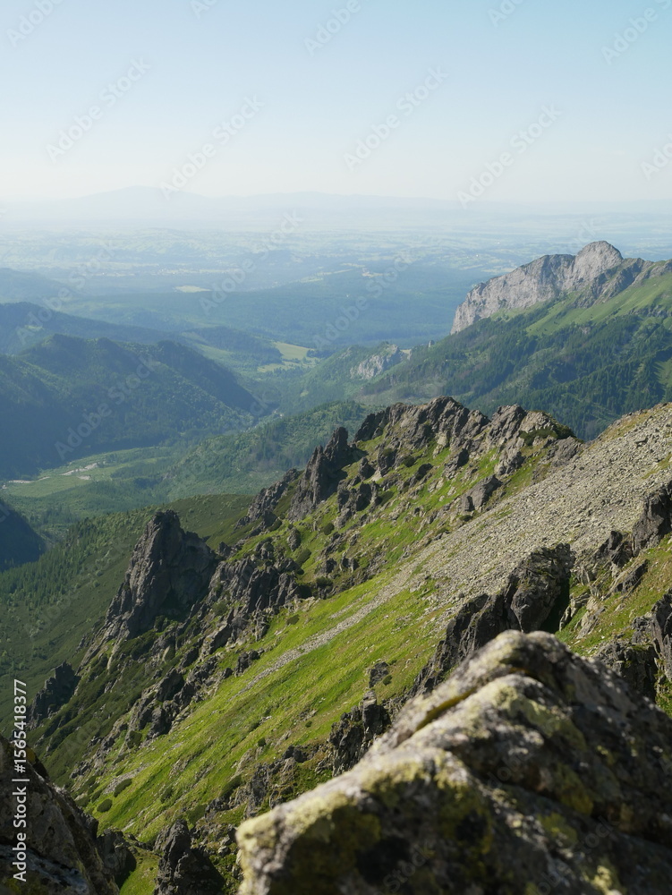 Fototapeta premium Majestic Rocky Mountain Ridge with Panoramic Valley View