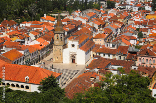Fotografie Aerial view of the historical centre and cathedral square of Tomar, Portugal
