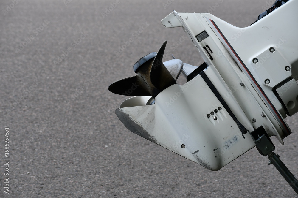 Ταπετσαρία Outboard boat motor with no branding