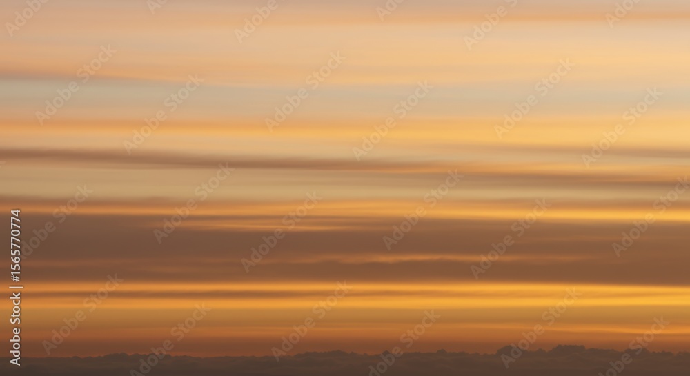 Obraz premium Dreamy golden horizon featuring a sunrise with soft, blurred lines of beige and golden brown hues