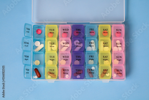 Fotografía Weekly pill organizer filled with colorful medicine for each day and time