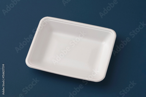 Food tray of polystyrene foam. 発泡スチロールの食品トレー