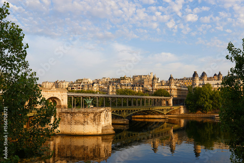 Fototapeta Naklejka Na Ścianę i Meble -  This urban view in Paris at Bir-Hakeim bridge means a top view in Paris. Early morning.