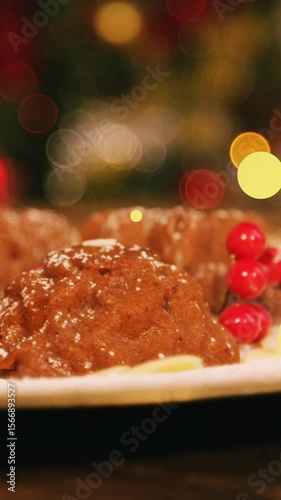 Animation of yellow dots moving over christmas cake