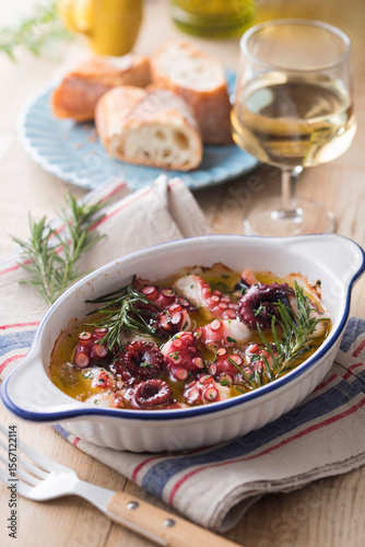 Wallpaper Mural 【たこのハーブバター焼き】夏に旬を迎える蛸をハーブを混ぜたバターを使いオーブンで焼き上げました。白ワインがよく合う、スペインタパス風料理です。 Torontodigital.ca