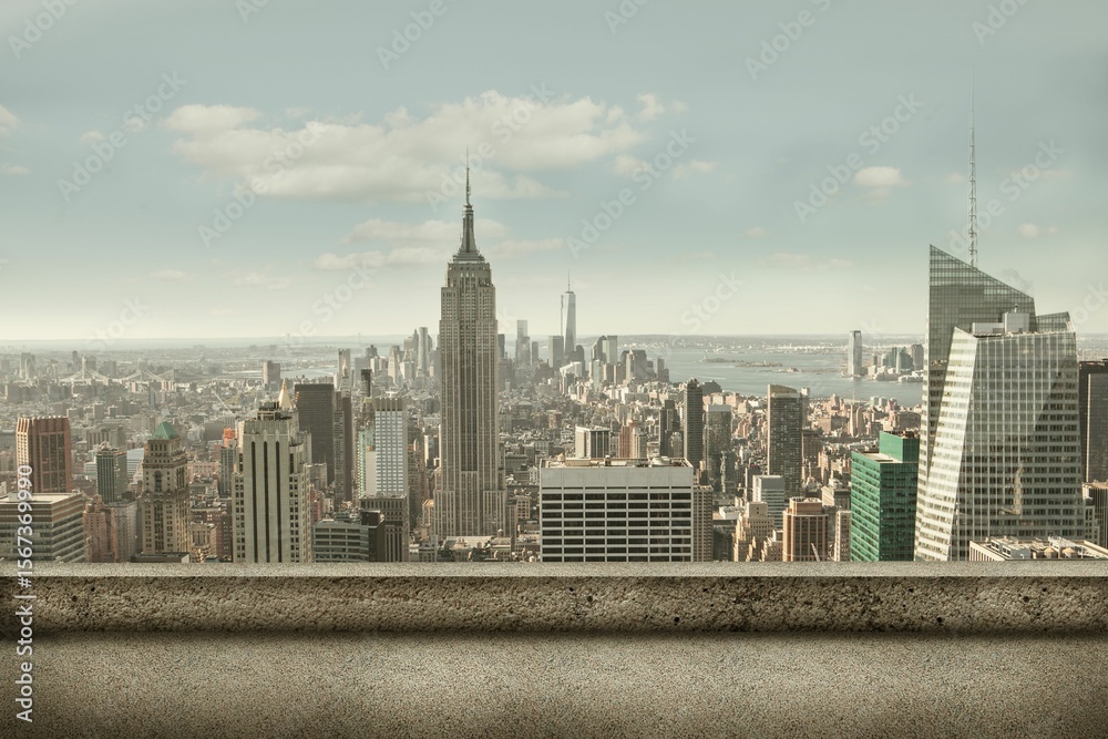 Obraz premium Empire State Building is dominating flat design skyline and concrete parapet, clouds and waterfront