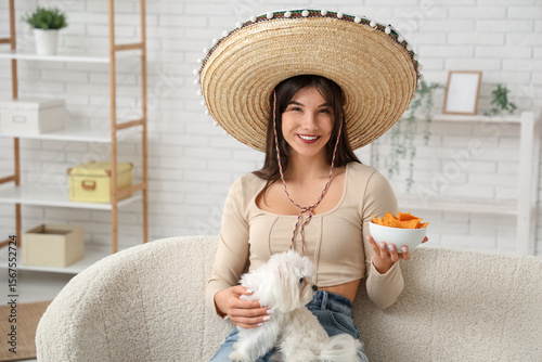 Young woman in sombrero wit...