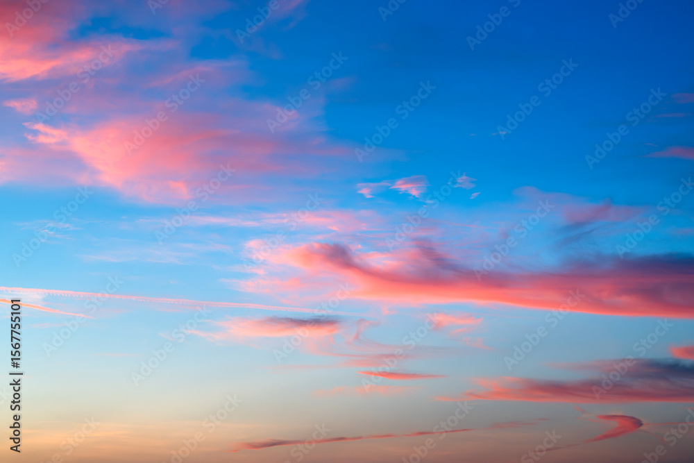 Obraz premium Sunset sky background with tiny clouds. Colorful sunset sky.