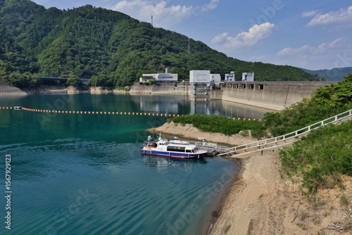 Wallpaper Mural 湖の遊覧船 Torontodigital.ca