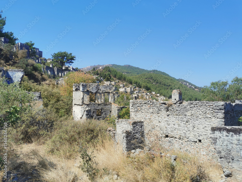 Fototapeta premium Das verlassene griechische Dorf Kayakoy Abandoned.Geisterstadt, Ruinen in der Nehe von Fethiye, Türkei