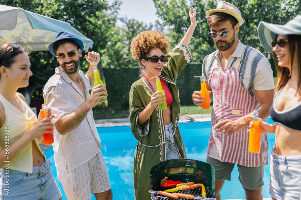 Obraz premium Young Friends Having Fun by the Pool with Cocktails and Barbecue