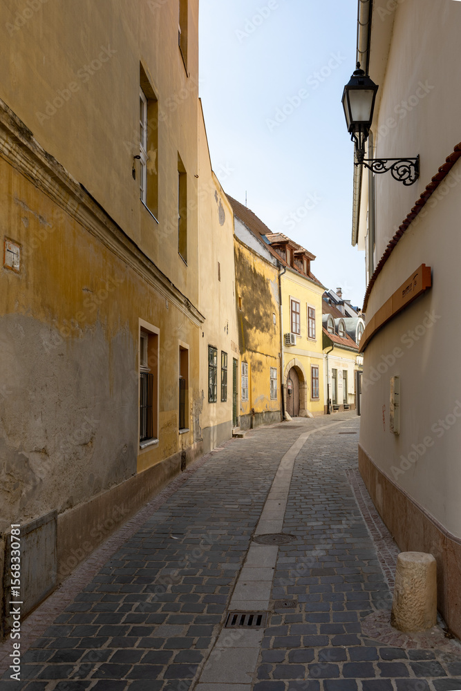 Obraz premium narrow street in the old town of jerusalem