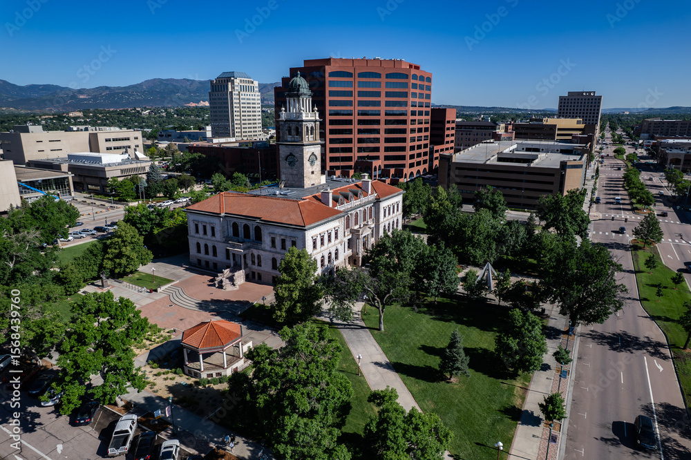 Obraz premium Aerial view of Colorado Springs, Colorado on a summer morning 