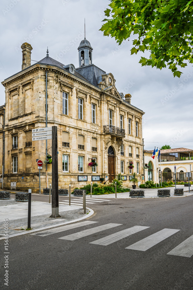 Obraz premium Pauillac over Gironde Estuary, Bordeaux, Gironde, Nouvelle-Aquitaine, France, Europe