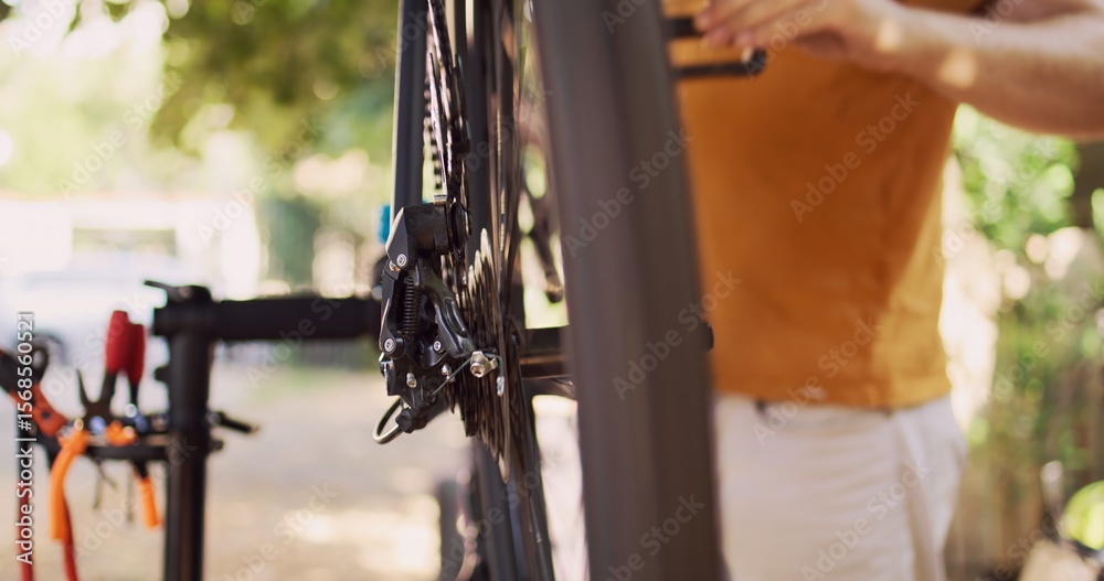 Φωτογραφία Closeup of numerous bicycle parts being serviced outside, including the cassette, pulley wheel, and rear derailleur