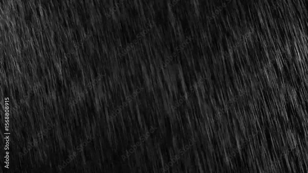 Lluvia cayendo en fondo negro. Lluvia en horizontal 4K en 60 FPS.
