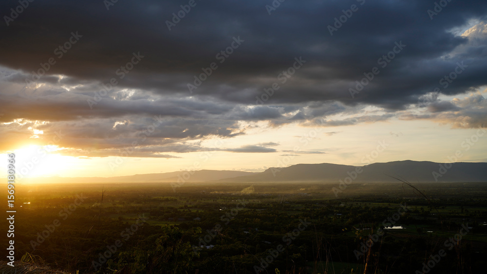 Obraz premium Golden sunset sky clouds in the evening sunrise.